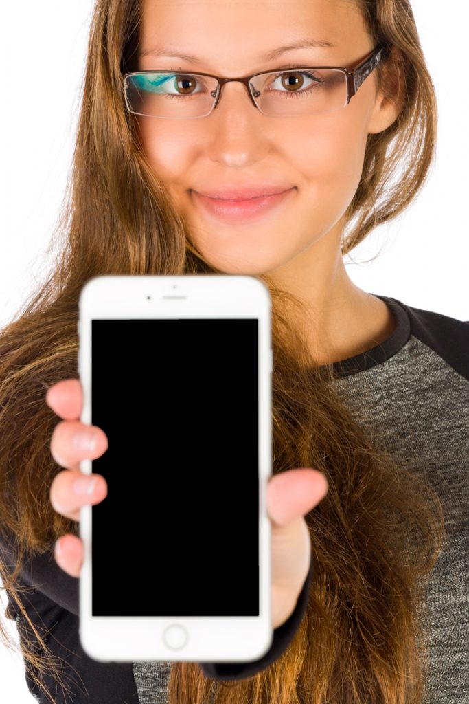 woman-showing-cell-phone-1579517940vN1 waco-republican-women | MCRW